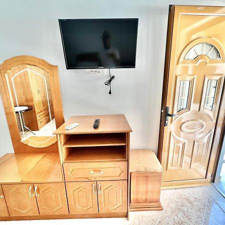 Coral Guesthouse Sarande Bagian luar foto