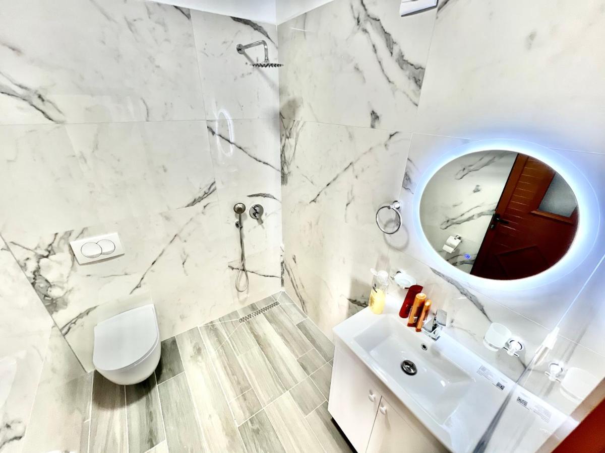 Coral Guesthouse Sarande Bagian luar foto