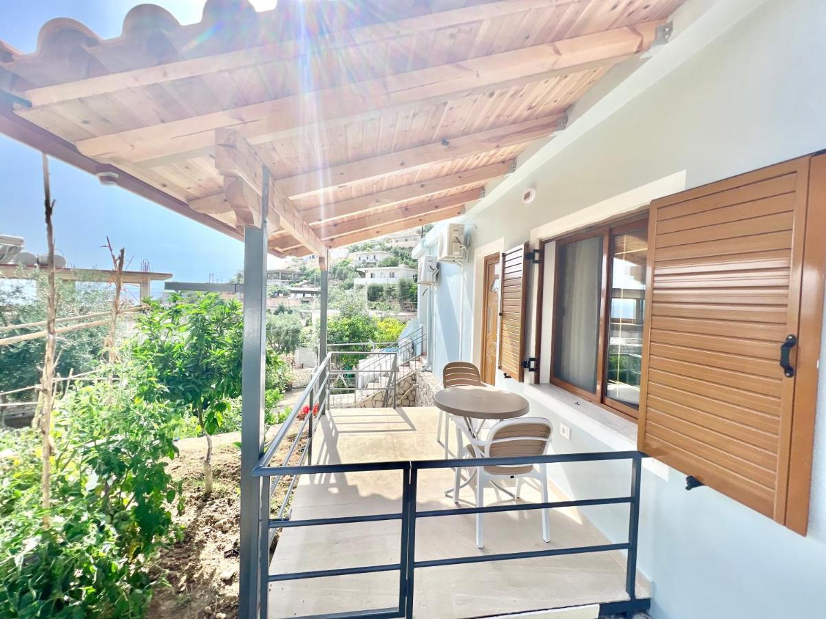 Coral Guesthouse Sarande Bagian luar foto