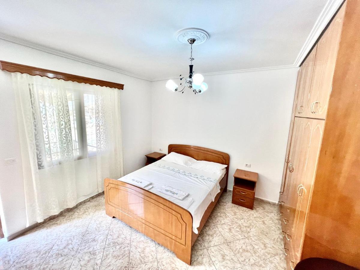 Coral Guesthouse Sarande Bagian luar foto