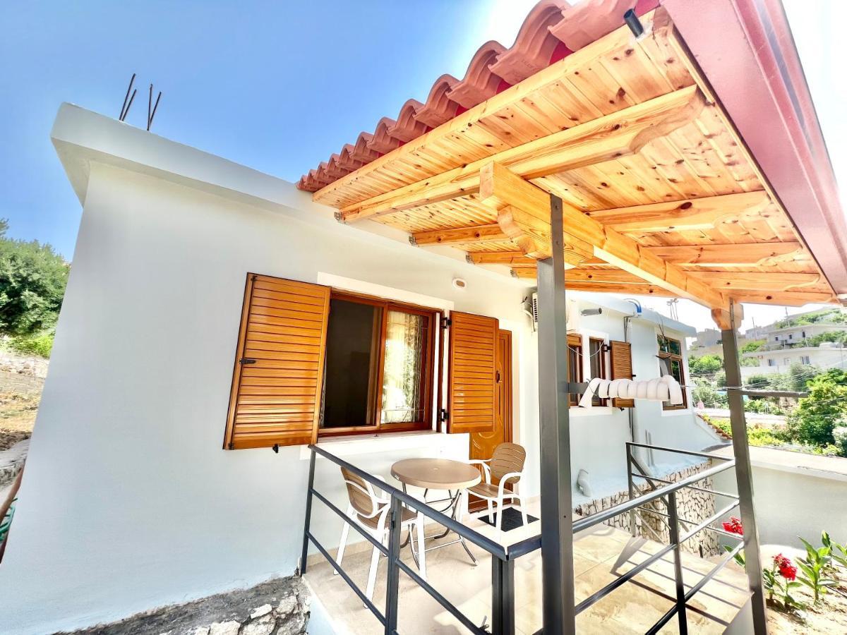 Coral Guesthouse Sarande Bagian luar foto