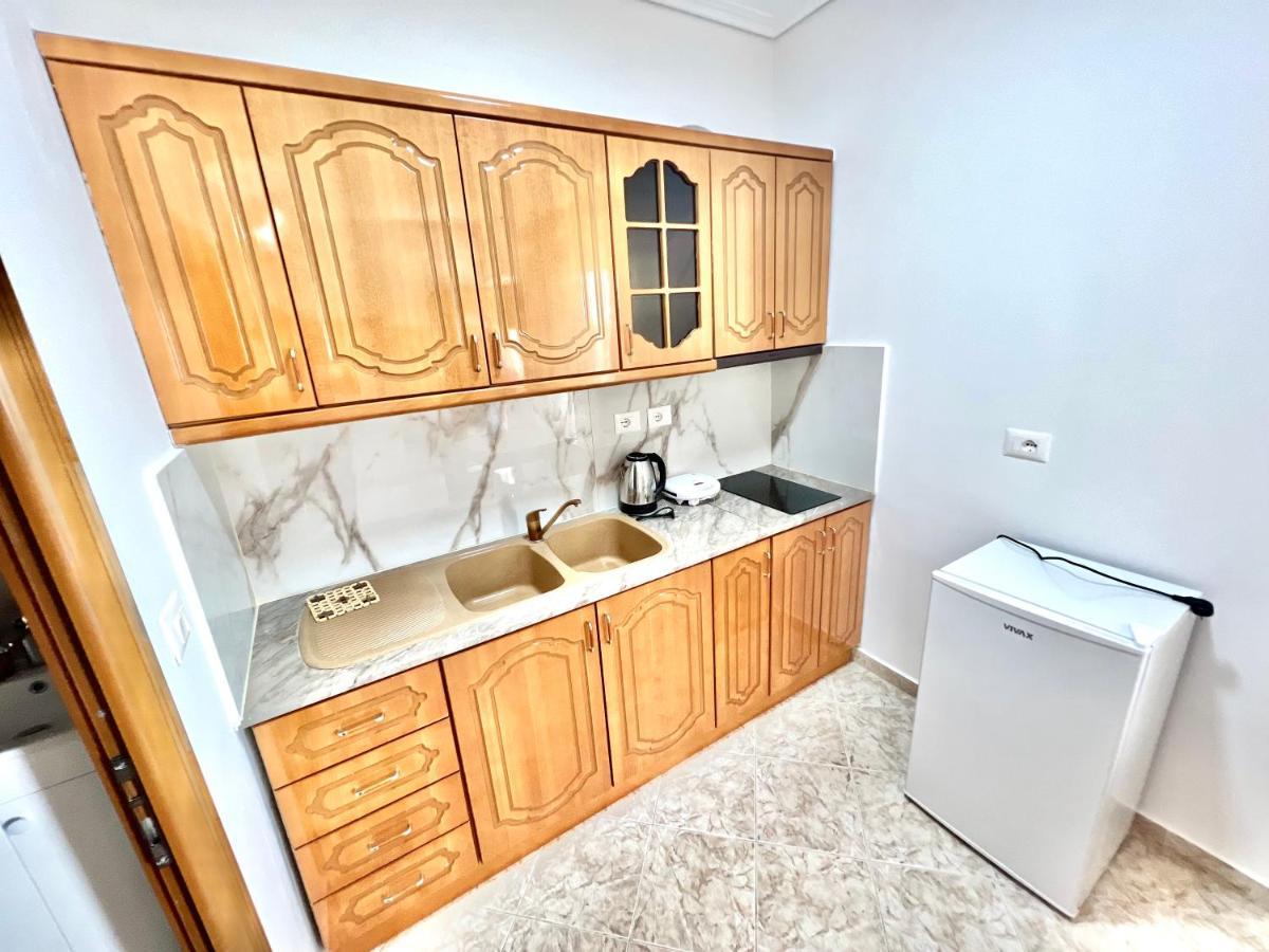 Coral Guesthouse Sarande Bagian luar foto