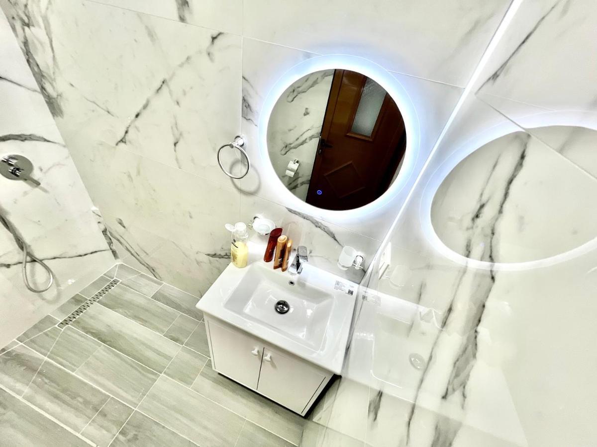 Coral Guesthouse Sarande Bagian luar foto