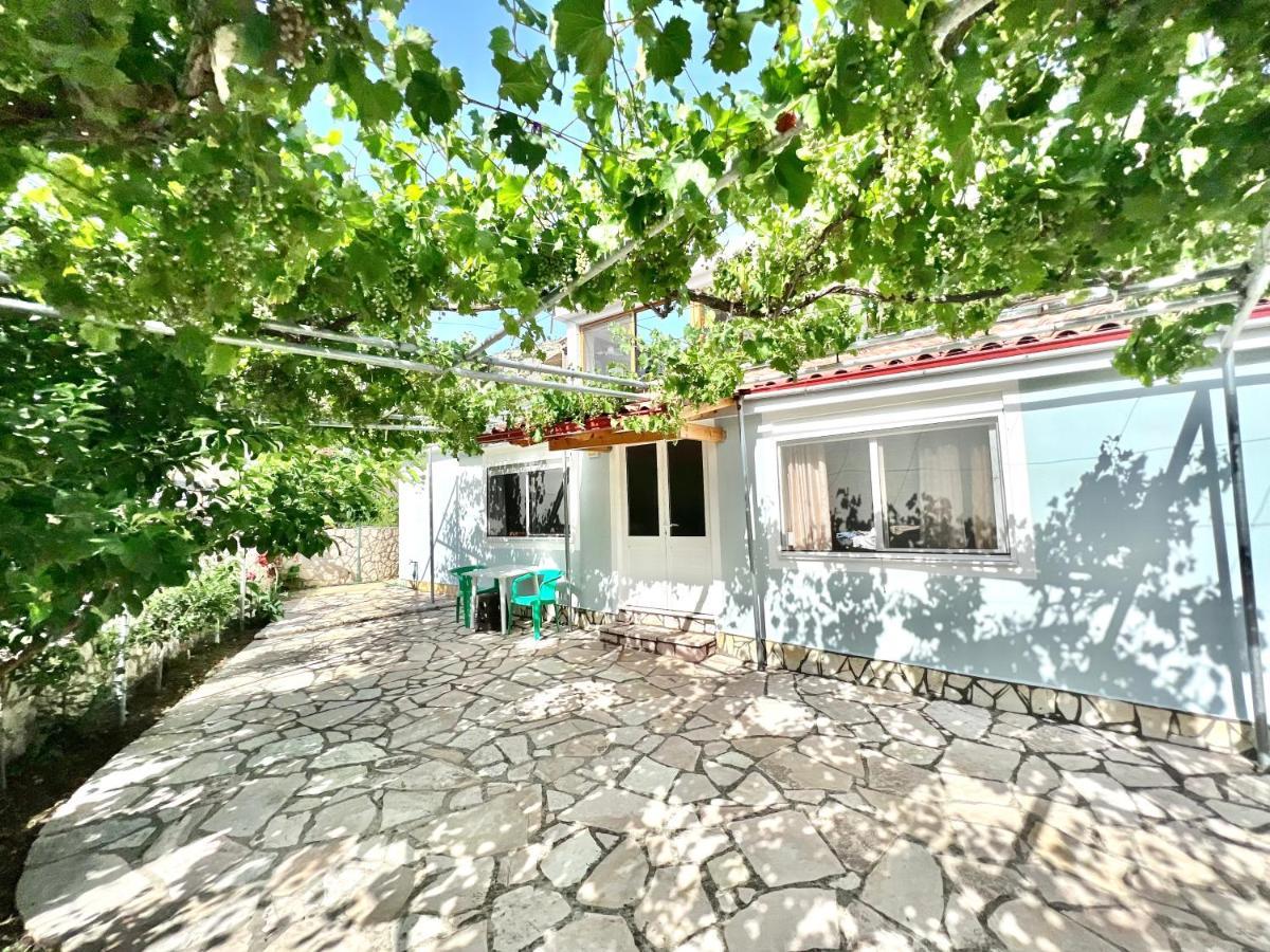 Coral Guesthouse Sarande Bagian luar foto