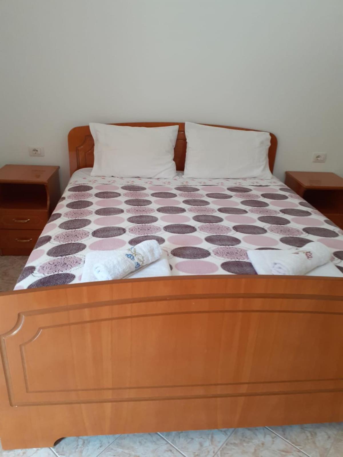 Coral Guesthouse Sarande Bagian luar foto