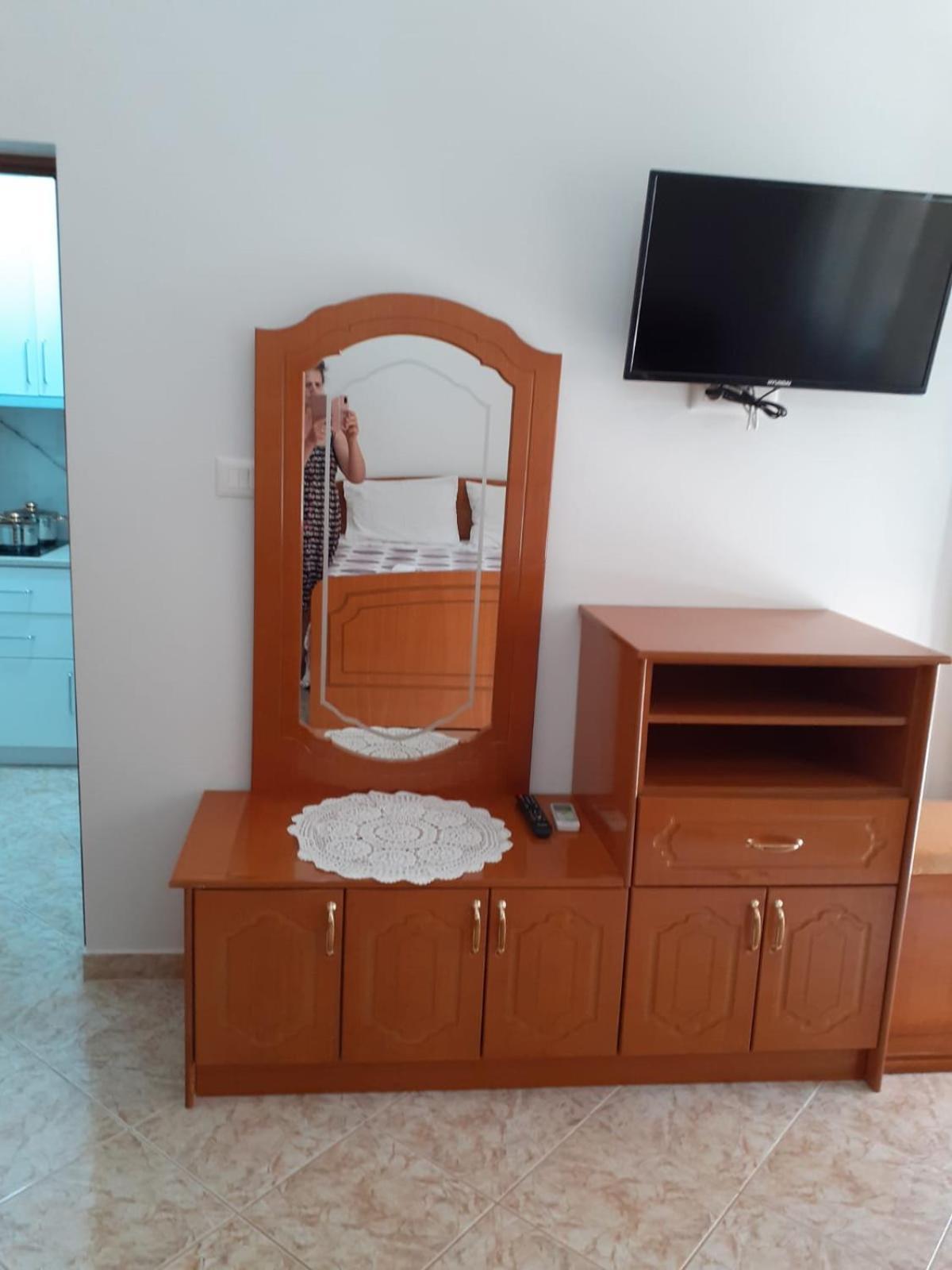 Coral Guesthouse Sarande Bagian luar foto