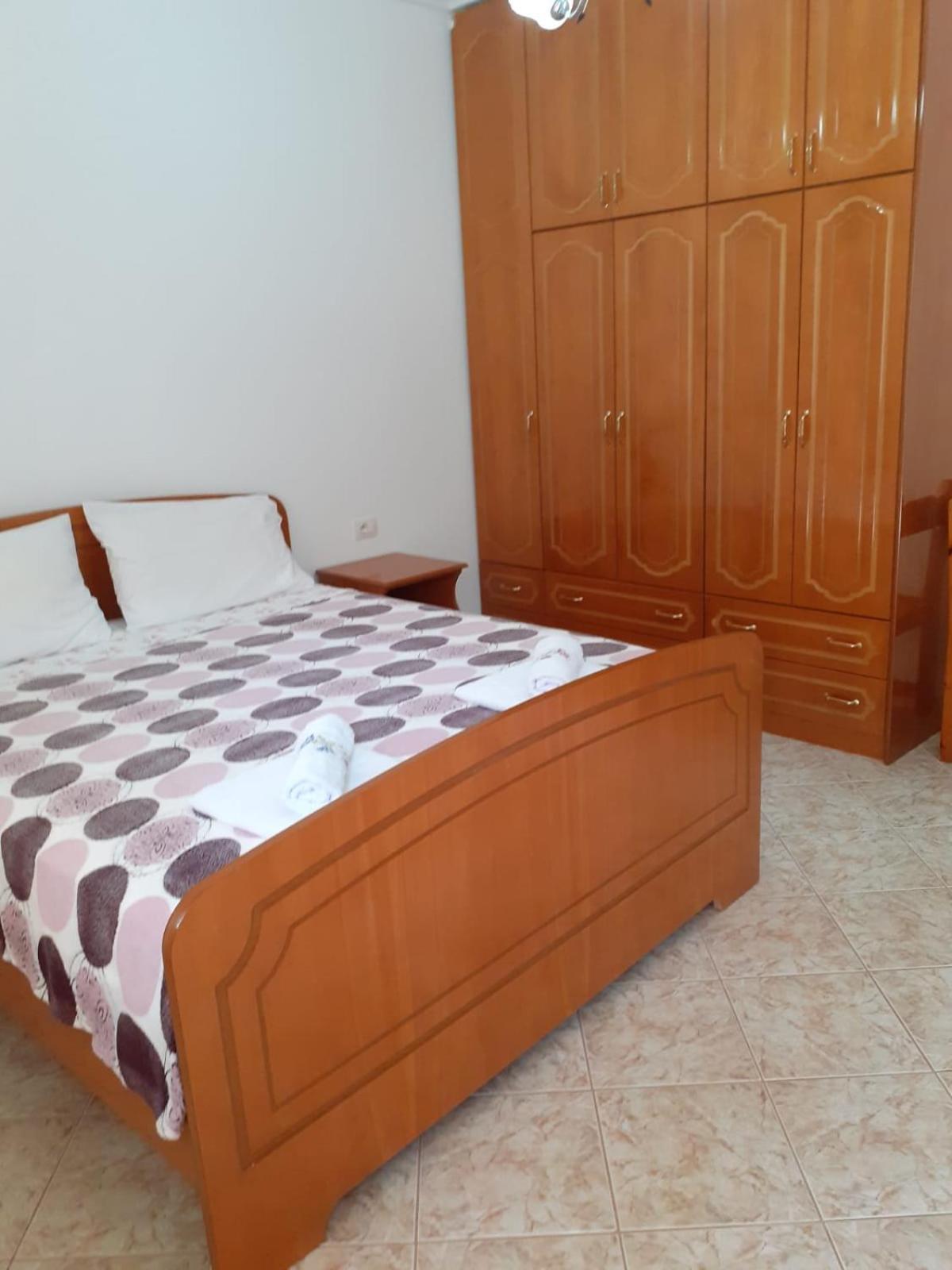 Coral Guesthouse Sarande Bagian luar foto