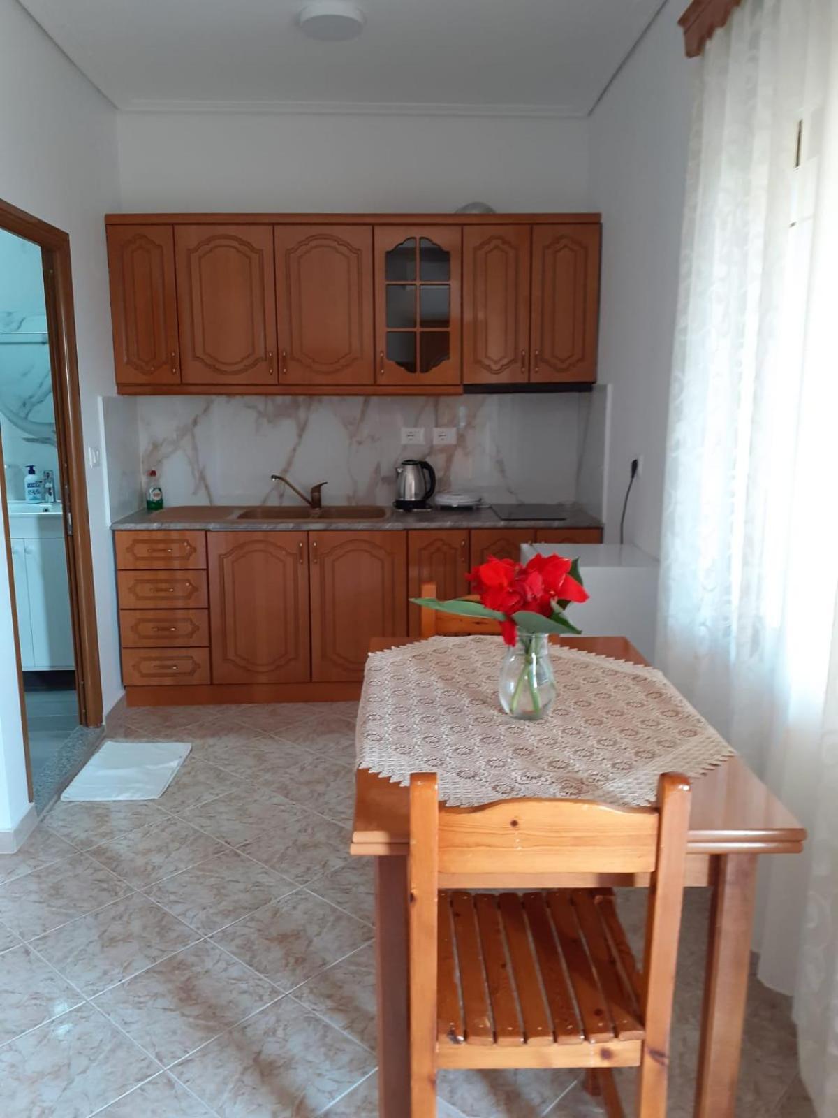 Coral Guesthouse Sarande Bagian luar foto