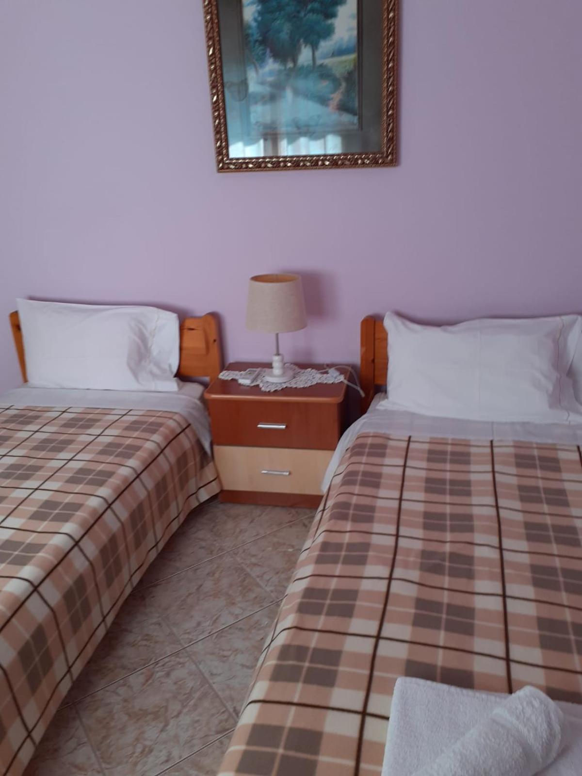Coral Guesthouse Sarande Bagian luar foto