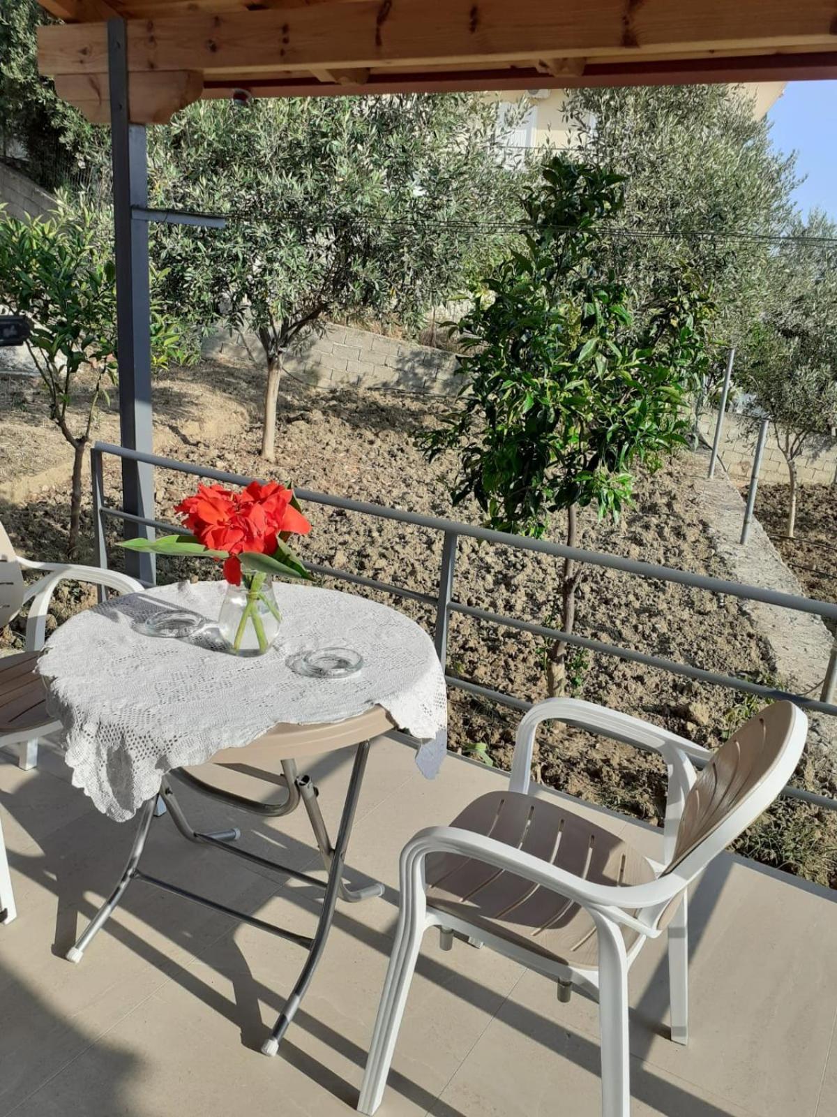 Coral Guesthouse Sarande Bagian luar foto