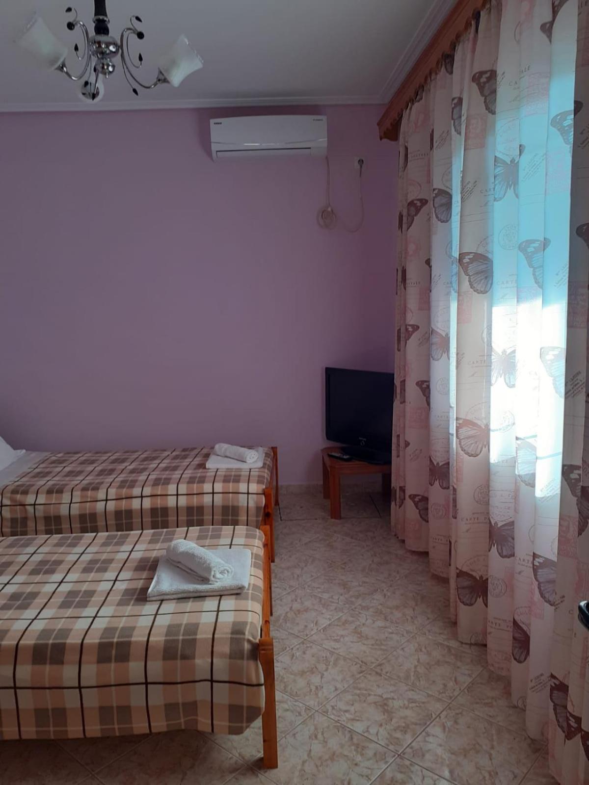 Coral Guesthouse Sarande Bagian luar foto