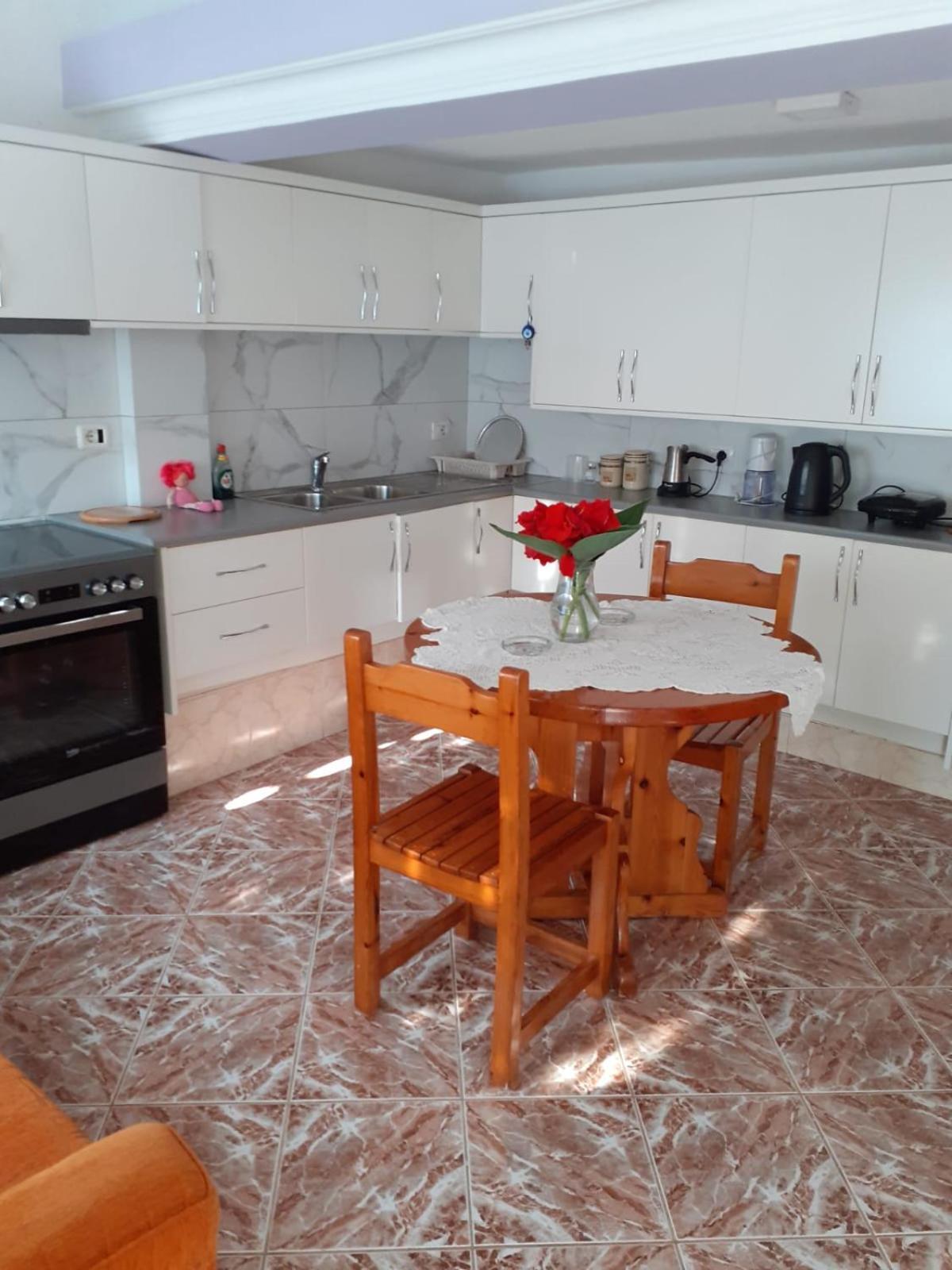Coral Guesthouse Sarande Bagian luar foto