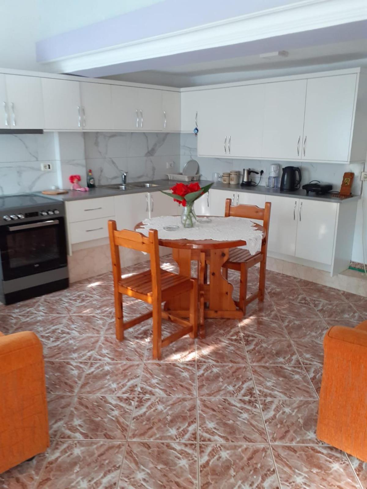 Coral Guesthouse Sarande Bagian luar foto