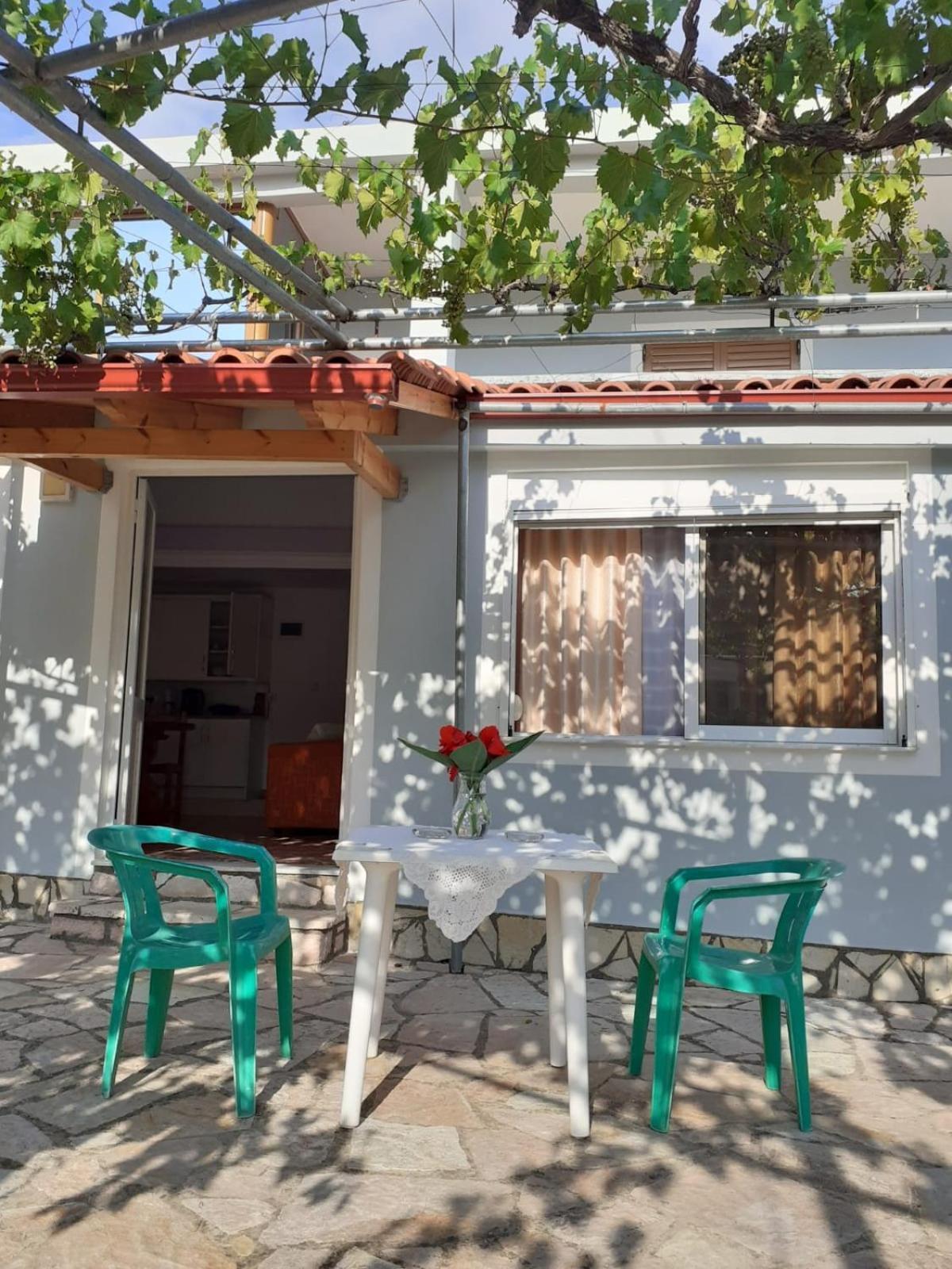 Coral Guesthouse Sarande Bagian luar foto