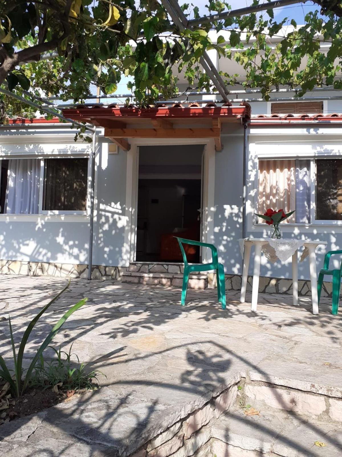 Coral Guesthouse Sarande Bagian luar foto
